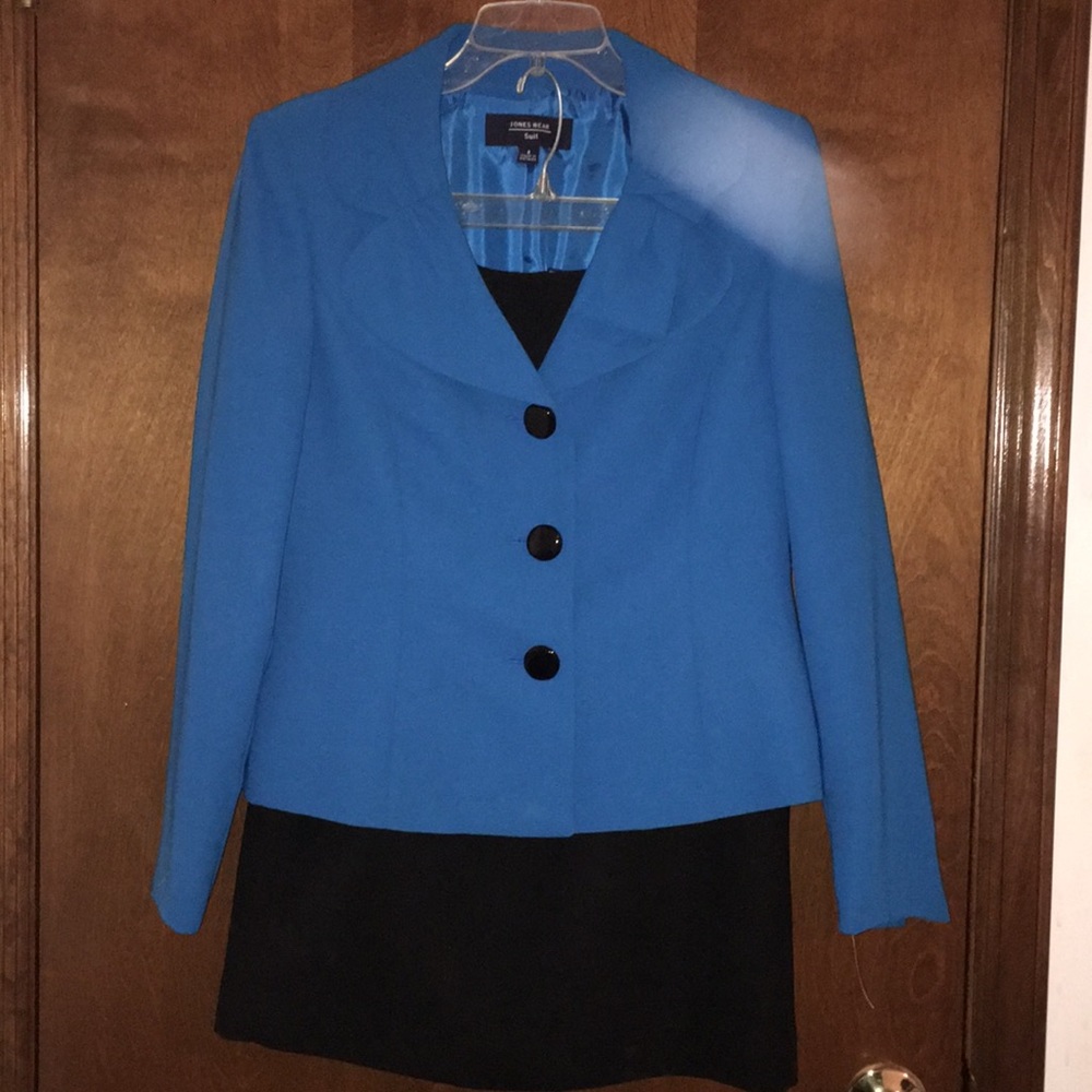 Jones NY 2-piece suit weekend sale